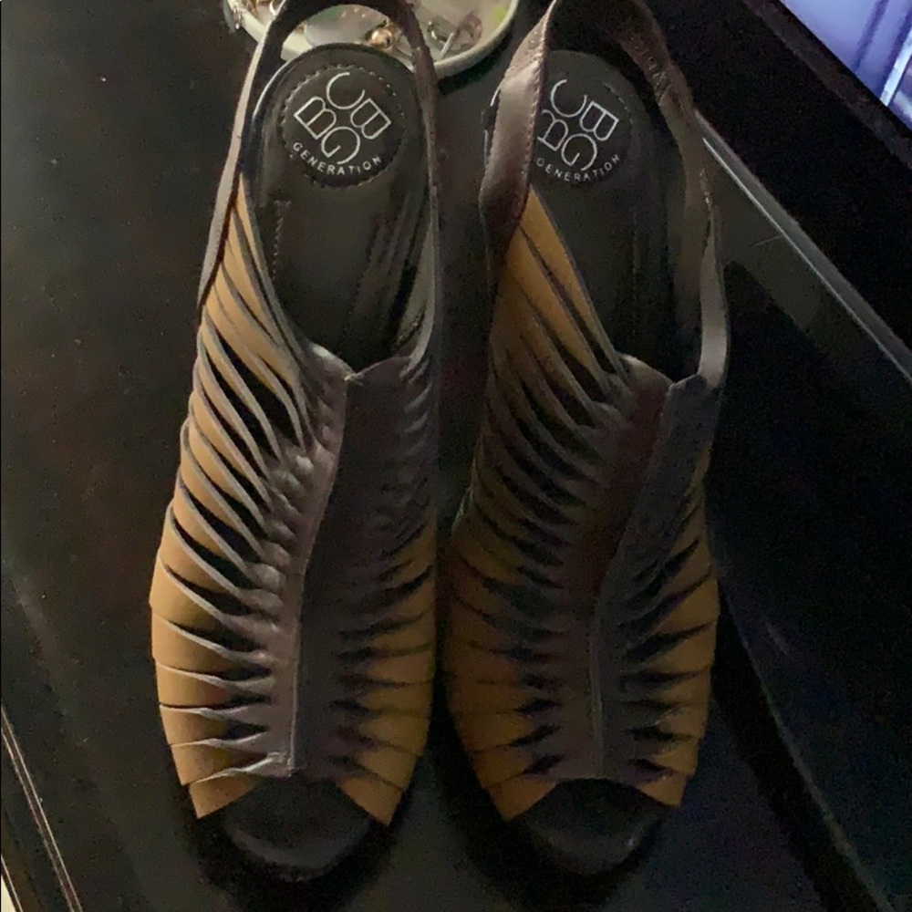 Sandals - Picture 2 of 4